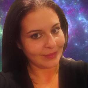 Meet your Posher, Larroush